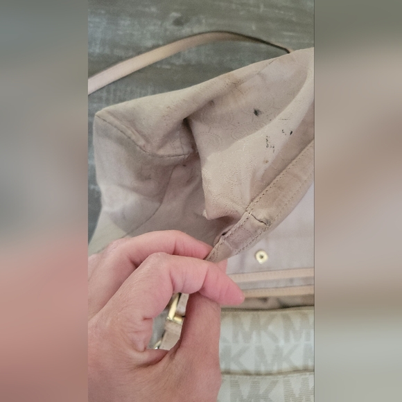 Michael Kors Jet Set Tote Bag - Picture 11 of 16